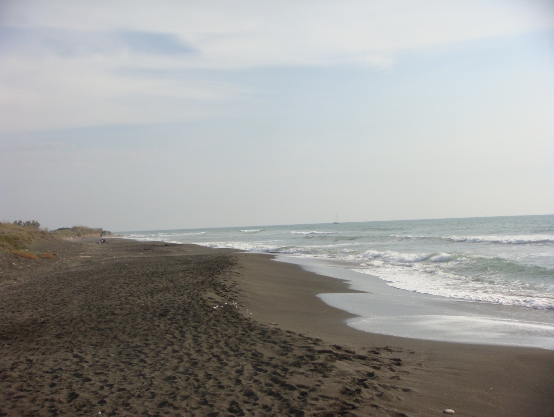 Il fondale misto di Ladispoli non consente di pescare con i piombi tipici del surfcasting